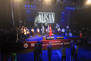 SADABAD KÜLTÜR YOLU FESTİVALİNDE BİNLER HEP BİRLİKTE EĞLENDİ